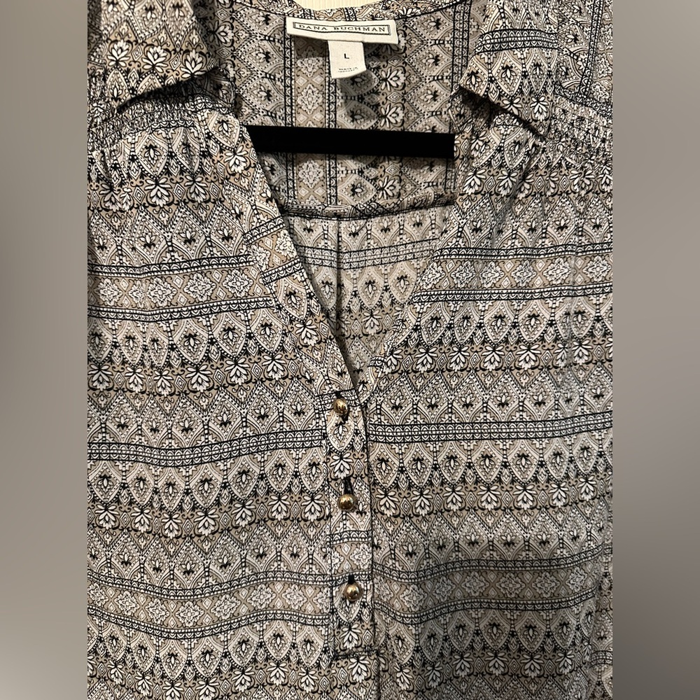 Dana Buchman Gray Relaxed Buttoned Blouse. EUC - Picture 3 of 3